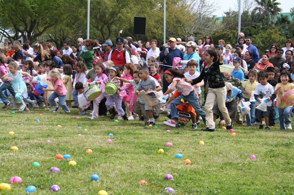 Easter kids running Moody Gardens