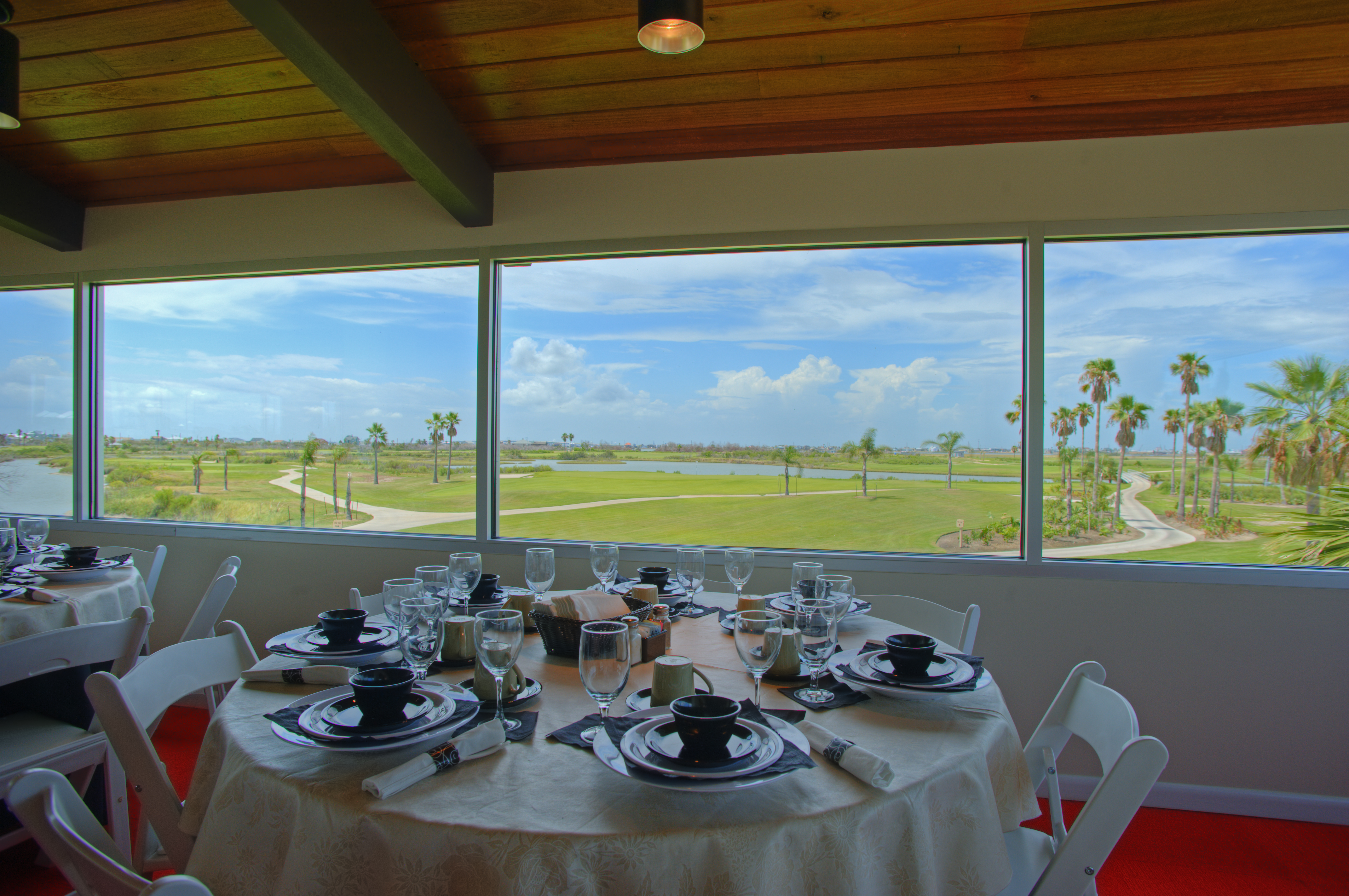 Why You Should Throw Your Holiday Party At Moody Gardens Golf
