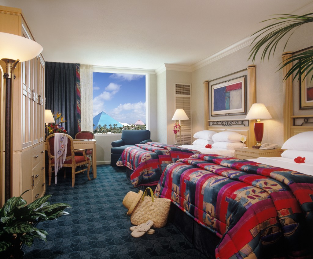 Rooms and Suites Offered at Moody Gardens Hotel Moody